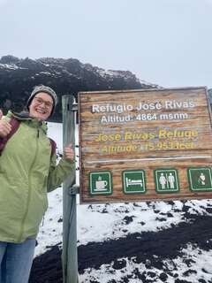 Lisa am Cotopaxi Basecamp