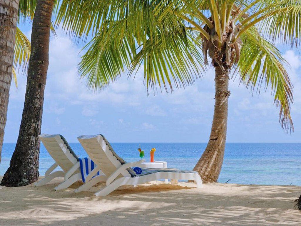 Equator Village - Strand