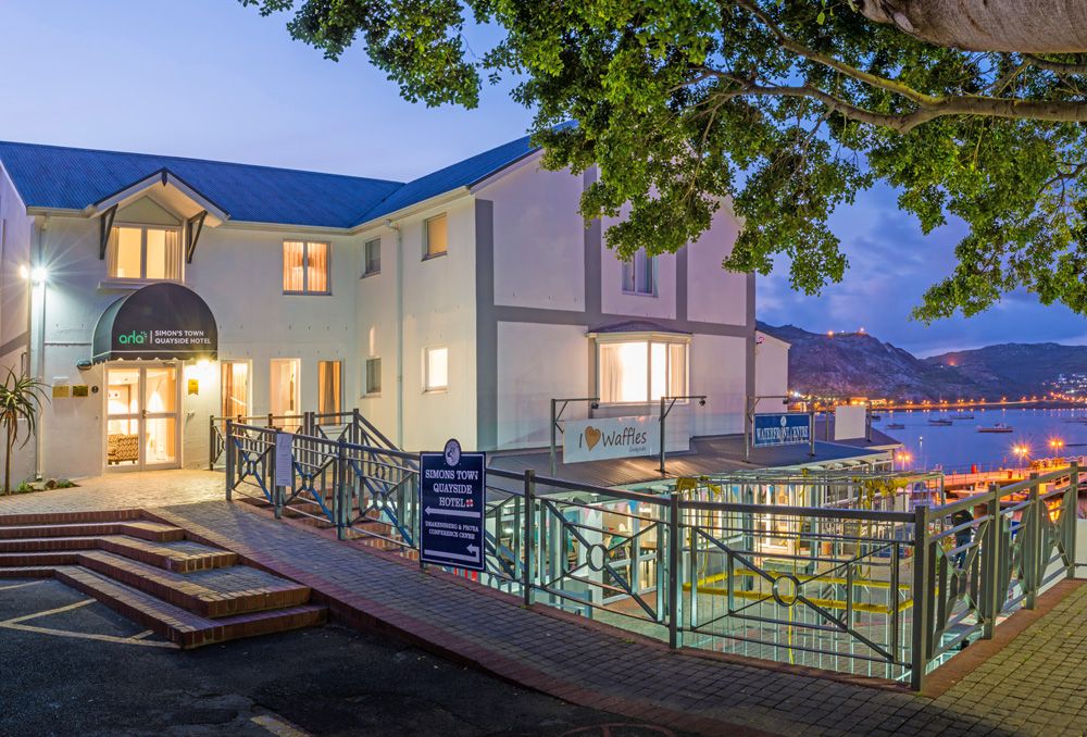 Aha Simon`s  Town Quayside Hotel - Eingang