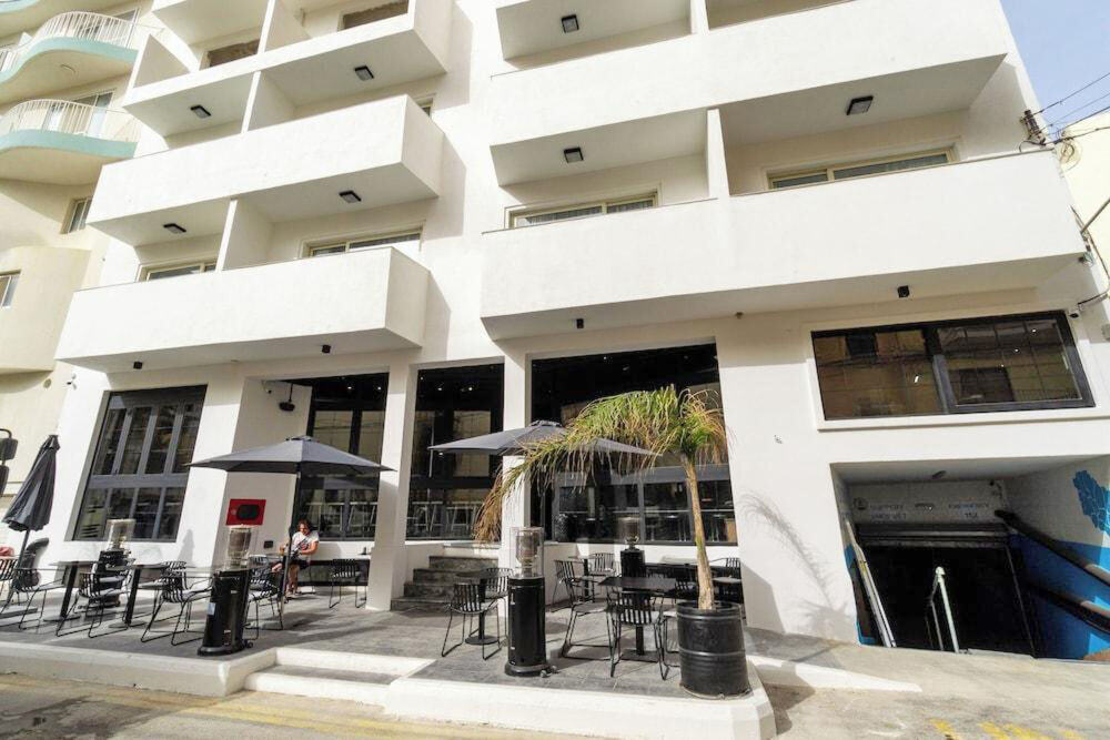 Block Hotel