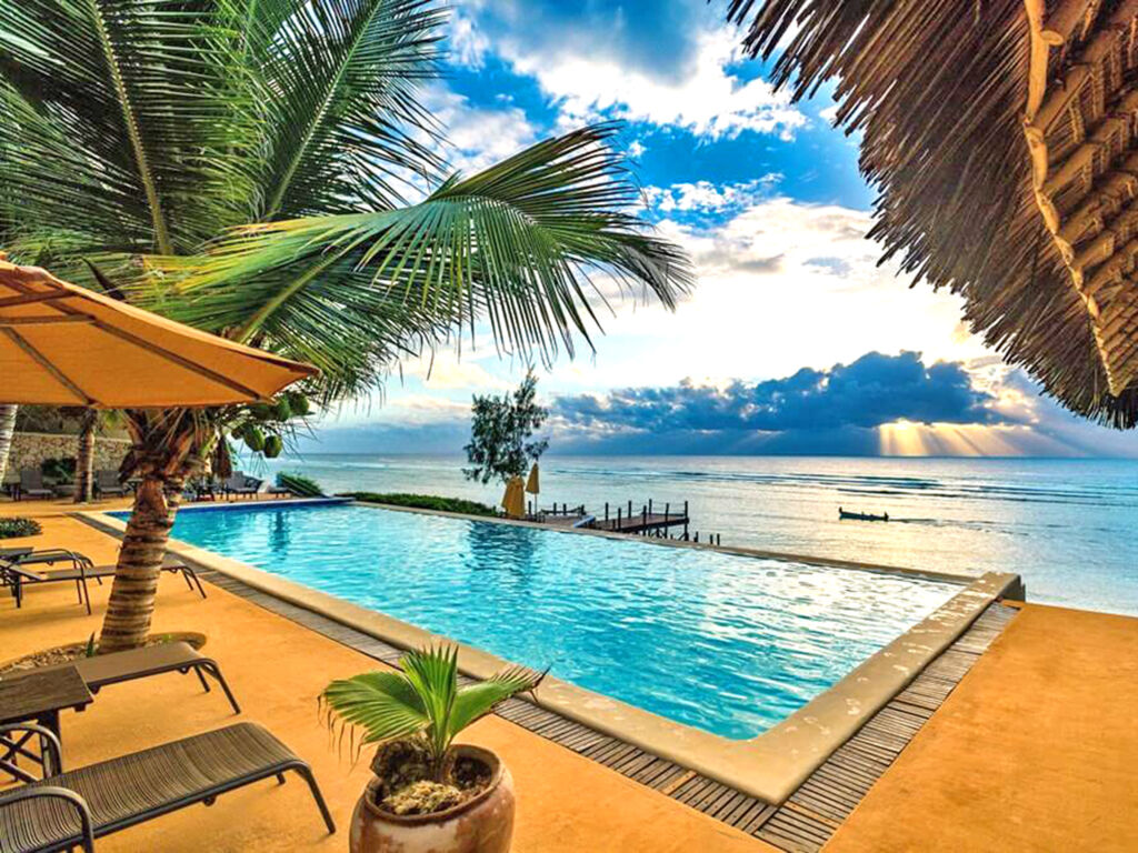 Sunshine Marine Lodge - Pool