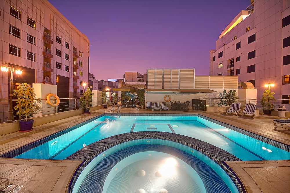 Grandeur Hotel  -  Pool