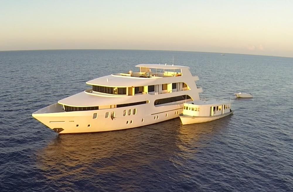 MV Adora mit Dhoni